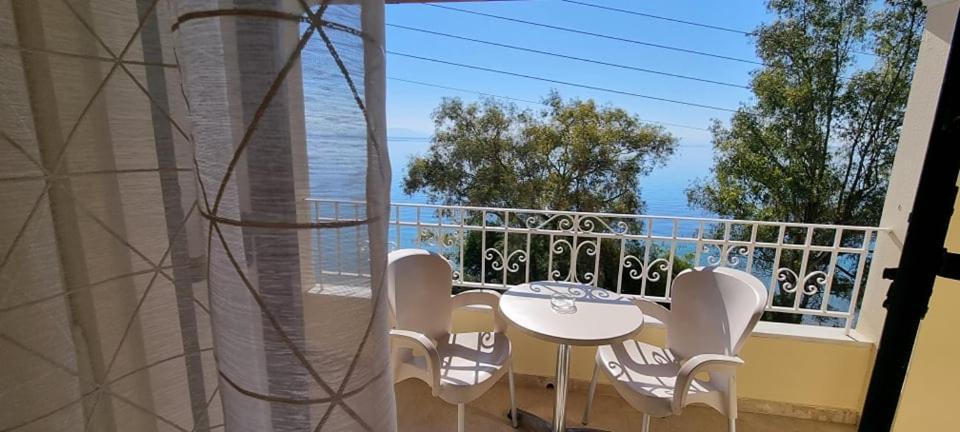 Ionian Mare Aparthotel Agios Ioannis Peristerion Buitenkant foto